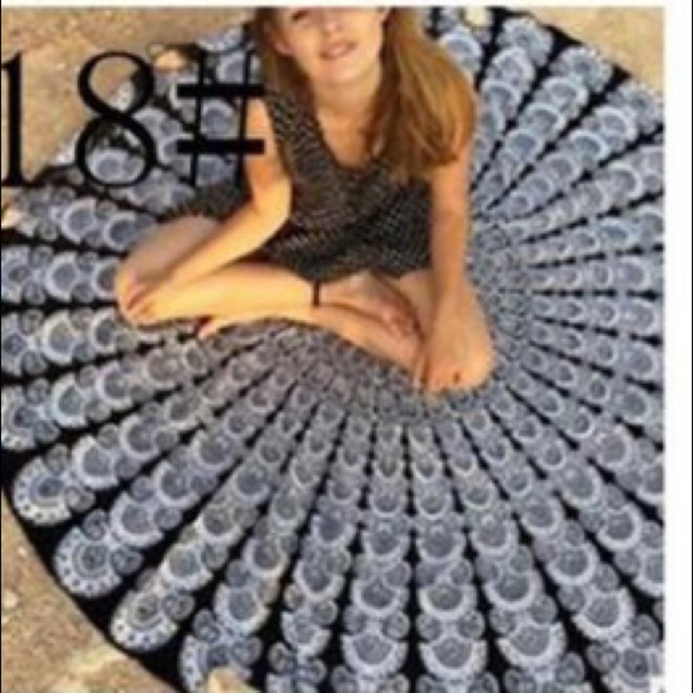 Oval Beach/Picnic Blanket